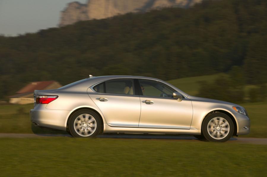  Lexus LS460 2009 года  (фото 7 из 23)